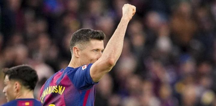 巴萨主场强势取胜,亚马尔帽子戏法闪耀;国王杯对马竞,战术预演已就位。 体育新闻 巴萨主场强势取胜,亚马尔帽子戏法闪耀;国王杯对马竞,战术预演已就位。 体育新闻