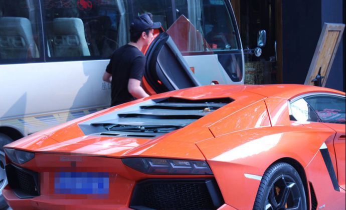 父亲身家超过李嘉诚,他不爱美女爱丑女,继承60亿家产坐地铁上班 新闻 父亲身家超过李嘉诚,他不爱美女爱丑女,继承60亿家产坐地铁上班 新闻