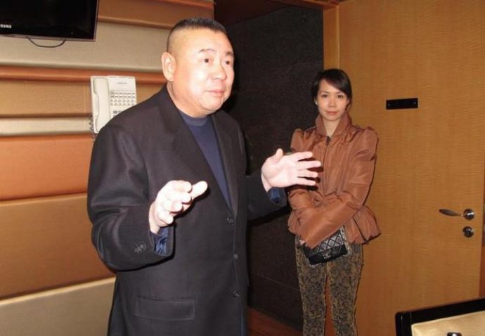 父亲身家超过李嘉诚,他不爱美女爱丑女,继承60亿家产坐地铁上班 新闻 父亲身家超过李嘉诚,他不爱美女爱丑女,继承60亿家产坐地铁上班 新闻