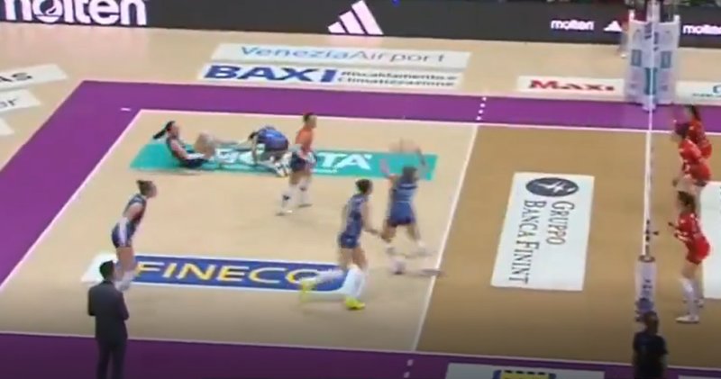 关于朱婷和加比在赛场相撞的伤情通报:左侧肋部意外撞击 没有骨折 新闻