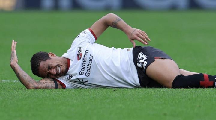  伤兵满营，勒沃库森球员阿图尔被草皮绊住，膝盖严重扭伤 新闻 伤兵满营，勒沃库森球员阿图尔被草皮绊住，膝盖严重扭伤 新闻