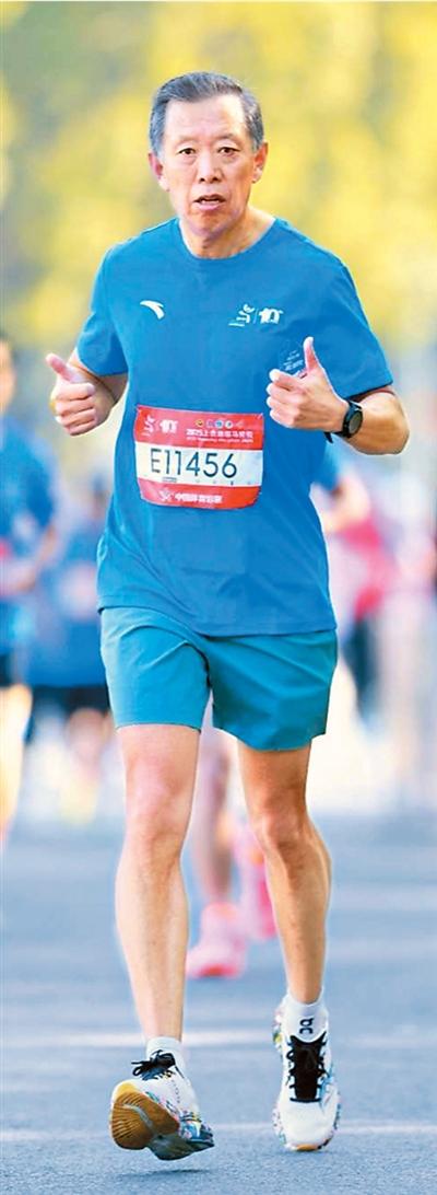 行业动态：急诊室救死扶伤 跑道上治愈自己