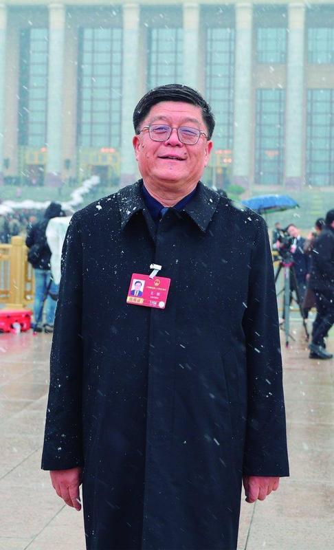 全国人大代表、金晶科技董事长王刚；强调三维支撑体系重要性；钙钛矿光伏迎来高质量发展机遇。 IT技术