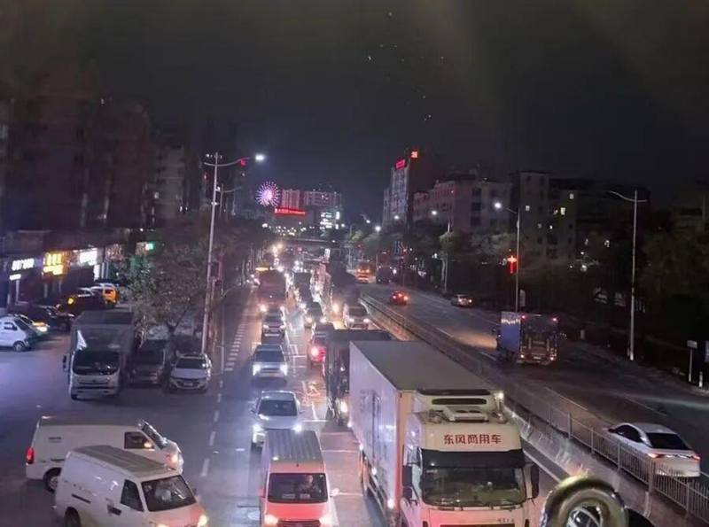  霍尔木兹海峡风云突变；东莞塑胶贸易陷入狂热；大塞车与爆仓景象频现。 企业服务