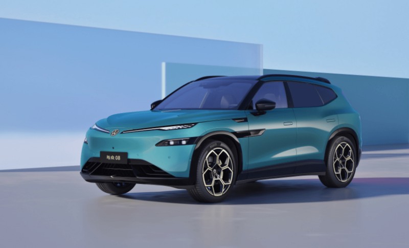 鎏金座舱惊艳亮相,与众08内饰细节尽显科技豪华;女王副驾舒适升级,智能调光天幕加持未来感 汽车科技