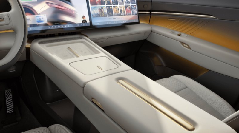 鎏金座舱惊艳亮相,与众08内饰细节尽显科技豪华;女王副驾舒适升级,智能调光天幕加持未来感 汽车科技