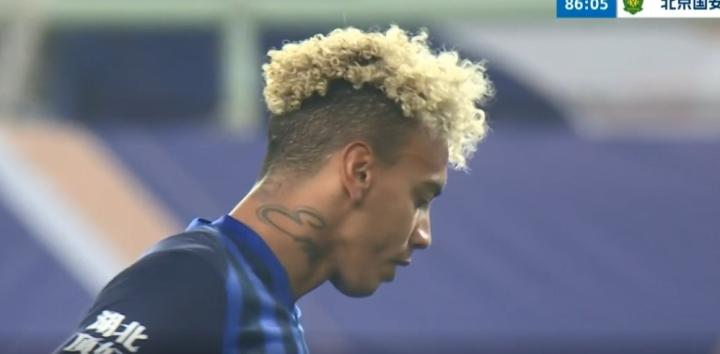  中超冬窗转会市场风云突变，武汉三镇目标前锋转投巴西；委内瑞拉国脚卡迪斯临危受命，锋线补强故事就此展开。 体育新闻 中超冬窗转会市场风云突变，武汉三镇目标前锋转投巴西；委内瑞拉国脚卡迪斯临危受命，锋线补强故事就此展开。 体育新闻