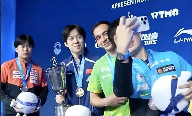 那个在领奖台上黑脸的少年，他的不甘你真的懂吗