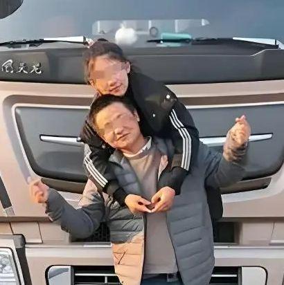  「卡车夫妻档」：一个家庭的生死时速与生存法则 新闻