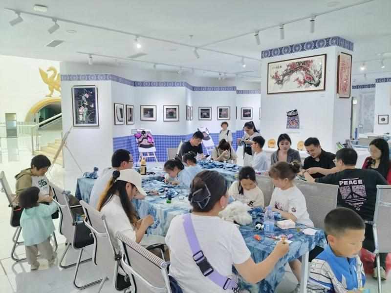  【非遗技术解码】布依族刺绣：针法逻辑与文化传承的技术交汇 文化旅游