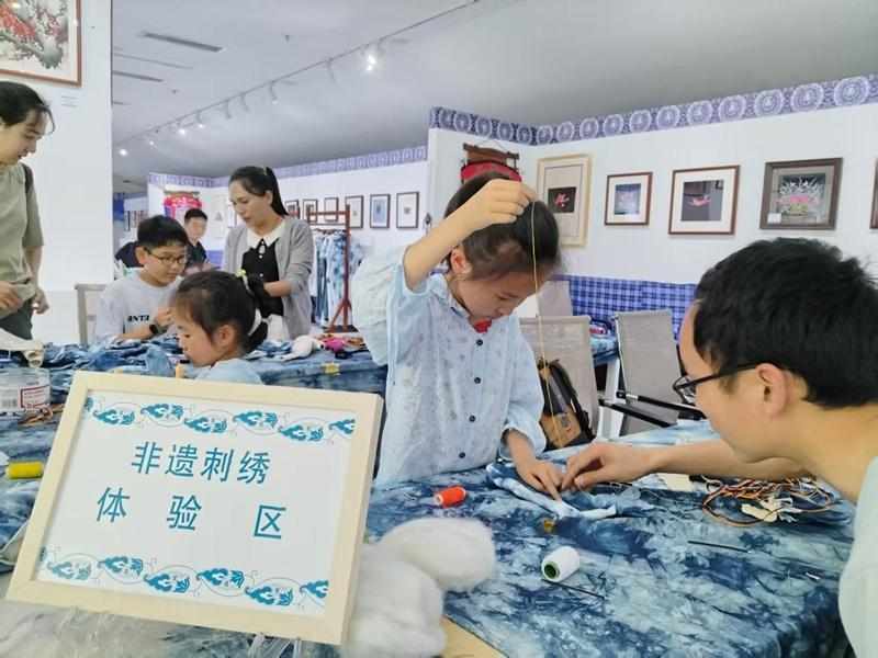  【非遗技术解码】布依族刺绣：针法逻辑与文化传承的技术交汇 文化旅游