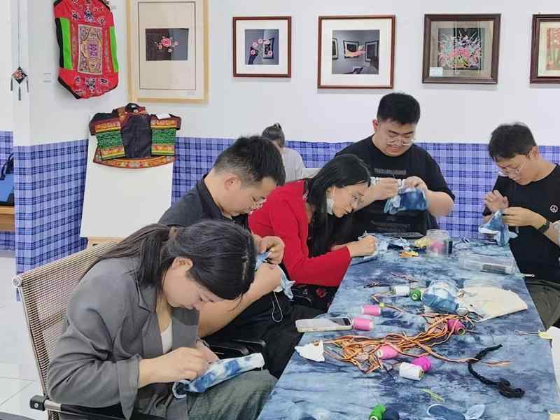  【非遗技术解码】布依族刺绣：针法逻辑与文化传承的技术交汇 文化旅游