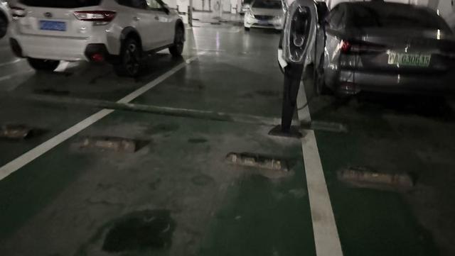  那个清明假期，一位邻居在自家车库摔了跤：昏暗灯光下的意外与反思 房产家居